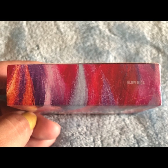 MAC Trolls Collection: Color- Glow Rida - Picture 2 of 5